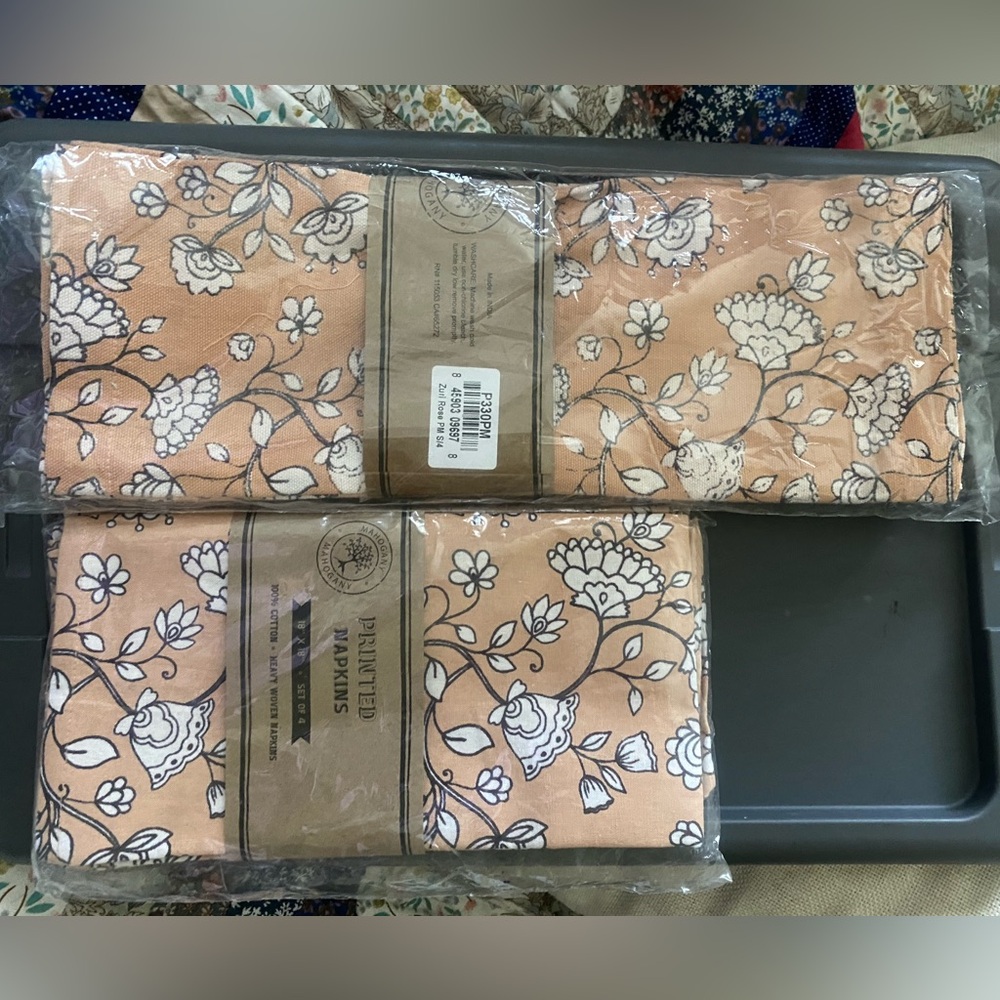 Mahogany Company Placemats and Napkins 4 each